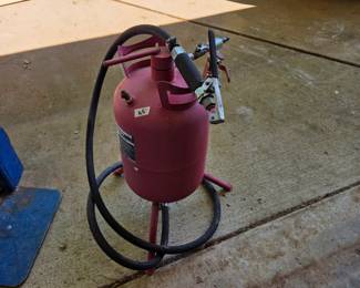 #154 20lb Abrasive Blaster Central Pneumatic Container - Full $45.00