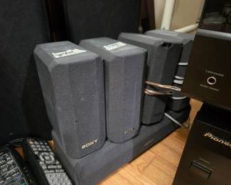 #294 Sony Bookshelf Speakers - 5 pc $25.00