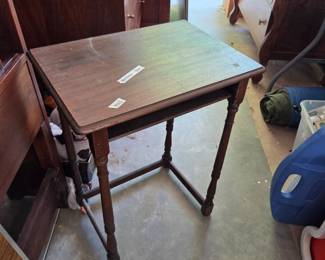 #163 Wood Spindle Leg Table - as is finish - (drawer missing) - 20x14x26 $20.00