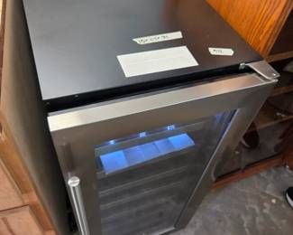 #172 Silhouette Wine Cooler Holds 21 Bottles - 15x24x34 - working - like new $125.00