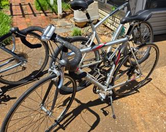#215 Trek 1000 Mens Road Bike 22" $100.00