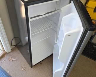 #212 Magic Chef Dorm Fridge w/ice compartment $50.00