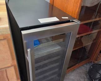 #172 Silhouette Wine Cooler Holds 21 Bottles - 15x24x34 - working - like new $125.00