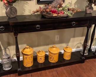 Gorgeous black entrance table
6 feet wide
1 foot deep
Items on table not included