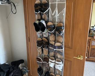 tons of ladies size 11 shoes like new