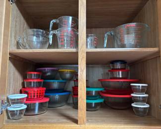 nice pyrex glass mixing bowls with lids, pyrex measuring cups