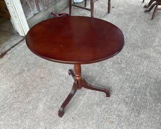 Oval Accent Table