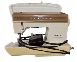 Vintage Singer Sewing Machine with Case