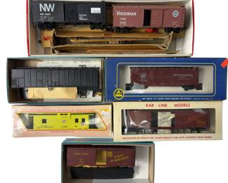 HO LOT Train Cars Freight Caboose Box Cars