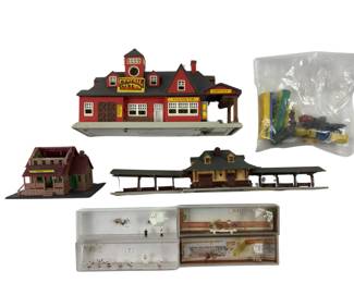 Z LOT Scenery Buildings Figures Central Station Vehicles Passengers