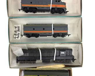 HO LOT 2 Dummy Engines Milwaukee 2376 2 Train Cars