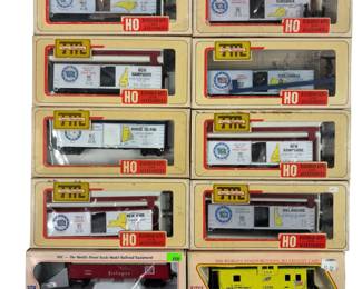 HO LOT 10 Train Cars TM IHC US States Freight Boxcars
