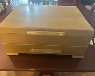 Silverware box with acrylic handles 