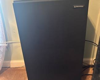 Pair of pioneer speakers 