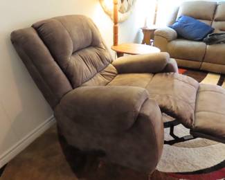 Single recliner.