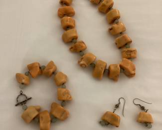Vintage coral set