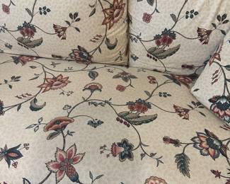 #33B - $ 90 - Sofa floral 89x36x29