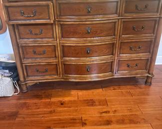 #43 - $1,400 - Drexel Heritage "Mirabelle" Queen size bed + dresser 12 drawers 64x21x41+ 2 night chests 34x18x31 - Antique Sherry finish