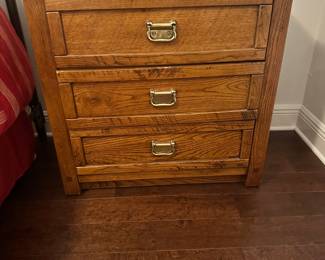 #68 - $120 - Vintage Young line Henkel Harris 3 drawers chest Oak 30Wx18Dx30H