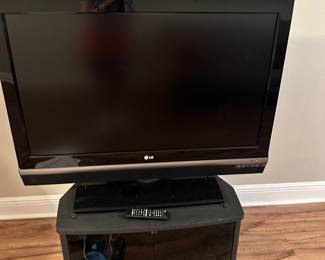 #56 - $60 - TV LG 42"