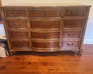 #43 - $1,400 - Drexel Heritage "Mirabelle" Queen size bed + dresser 12 drawers 64x21x41+ 2 night chests 34x18x31 - Antique Sherry finish