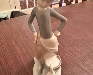 #85 - $36 - Lladro girl and geese
