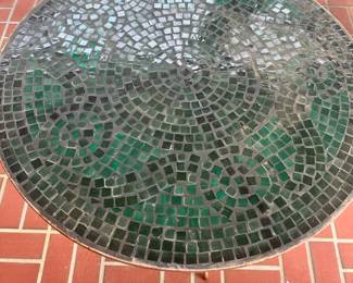 #76 - $46 - Mosaic round table green 30Dx28T