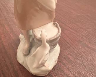 #85 - $36 - Lladro girl and geese