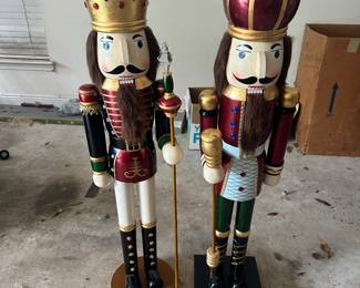 #91A - $48 - Gold crown nutcracker 42T
91B - $48 - ballooned crown 42T