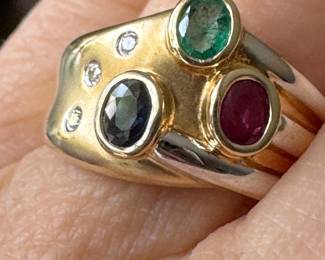 #174 - $850 - 14kt gold ring Emerald, Ruby, Sapphire oval shaped, and 3 round diam. 5.9 grams, size 7 .