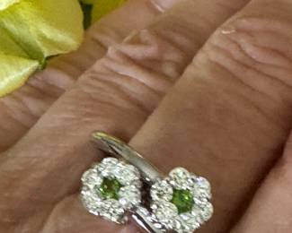 #176 - $980 - 14kt white gold ring with diam & peridot. 5.1 grams. Size 12