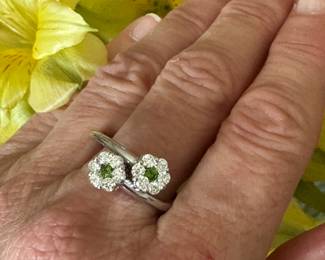 #176 - $980 - 14kt white gold ring with diam & peridot. 5.1 grams. Size 12