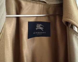 #92B - $150 - Burberrys rain coat man with warm lining