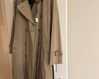 #92B - $150 - Burberrys rain coat man with warm lining