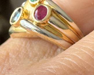 #174 - $850 - 14kt gold ring Emerald, Ruby, Sapphire oval shaped, and 3 round diam. 5.9 grams, size 7 .