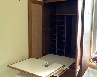 Sewing machine cabinet with storage