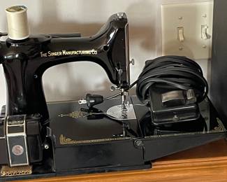 Singer feather weight