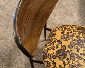 There’s a beautiful oval back