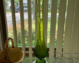 This is a beautiful mid-century, modern LE Smith, green art glass six petal with base