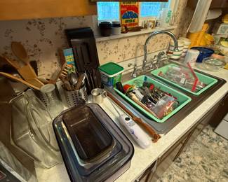 Pot pans, both glass and metal