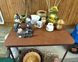 This car table is filled with great outdoor garden accessories