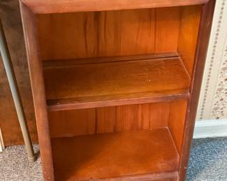 This is a terrific, small wooden bookcase