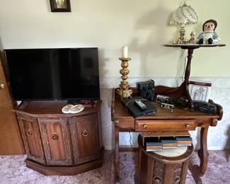 Lots of smalls tchotchkes