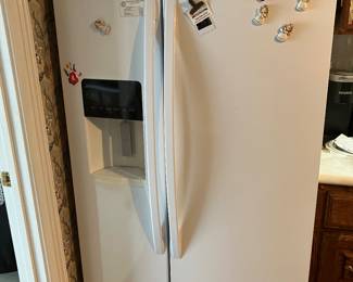 Side-by-Side refrigerator 