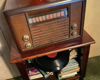 Vintage General Electric Radio/Record Player