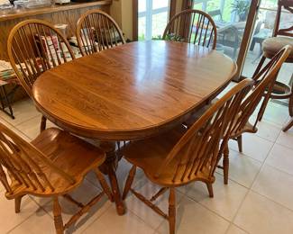 Oak dining table with 6 matching chairs.