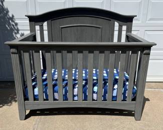 Oxford Baby Willowbrook 4 in one convertible crib.