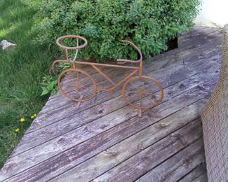 Iron bicycle planter