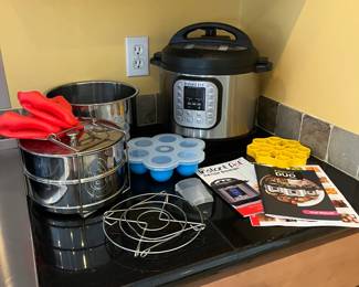 InstantPot w/ accessory bundle.
