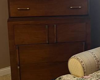 The crown of the Estate. This Vintage Chest of drawers is by Grand Rapids Furniture Legend Charles Limbert. 5 easy sliding and dovetailed front and back drawers. Amazing condition and a true treasure!